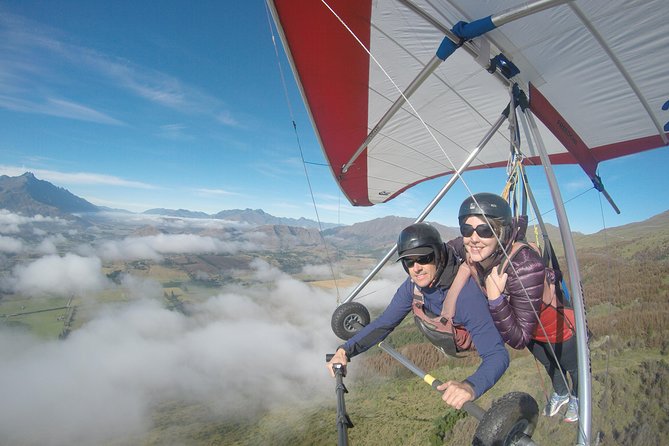 Tandem Hang Gliding - Inclusions and Arrangements