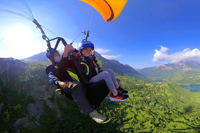 Tandem Paraglider in the Pyrenees (Panticosa) Video of the Flight - How to Book a Tandem Paragliding Experience