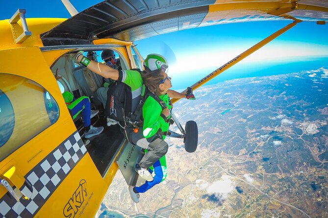 Tandem Skydiving Algarve 10.000ft — 3500m - What to Expect During the Skydive