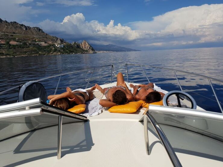 Taormina: Boat Tour Bay Taormina All Inclusive - Highlights of the Boat Tour