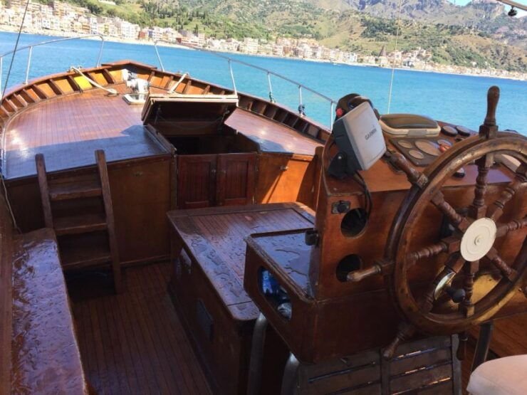 Taormina: Boat Tour to Taormina & Giardini Naxos With Drink - Experience Highlights