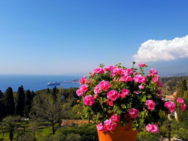 Taormina: Guided Walking Tour - Includes