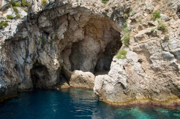 Taormina Isola Bella Dinghy Boat - Requirements for Renters