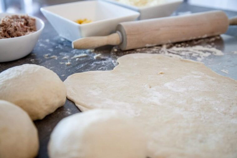 Taormina: Pizza Making Class With Lunch and Wine Tasting - The Tasting Experience