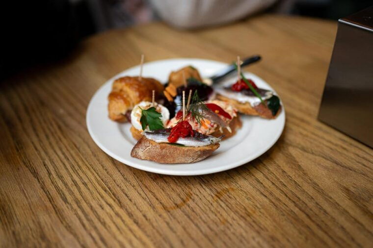 Tapas Food Tour With Dinner in Barcelona - Sample Drinks: Spanish Vermouth, Wine, and Cava