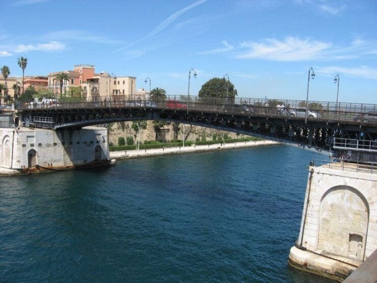 Taranto: 2 Seas Walking Tour - Experience Highlights
