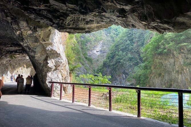 Taroko Gorge Day Tour From Taipei by Train - Best Time to Visit Taroko Gorge on a Day Tour