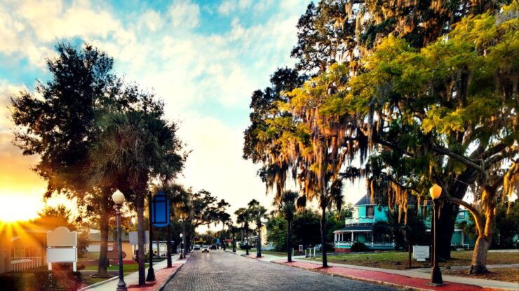 Tarpon Springs: Haunted History Guided Walking Tour - Tour Highlights