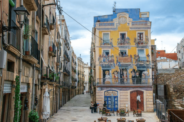 Tarragona: First Discovery Walk and Reading Walking Tour - Starting the Journey