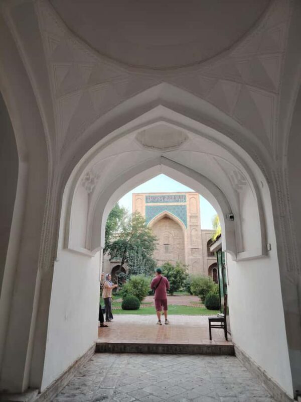 Tashkent: Old City Walking Tour with Local Artisans - Exploring Art Studios and Handmade Works