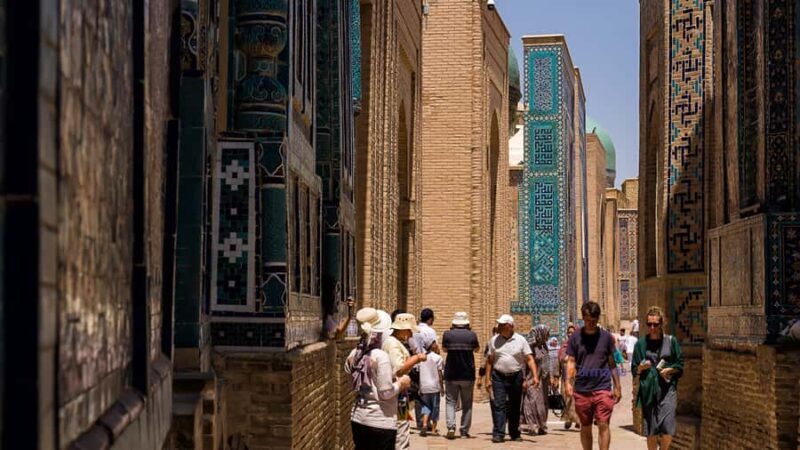 Tashkent: Samarkand 2-Day Tour with Hotel - Market and Local Flavor: Siyob Bazaar and Samarkand Bread