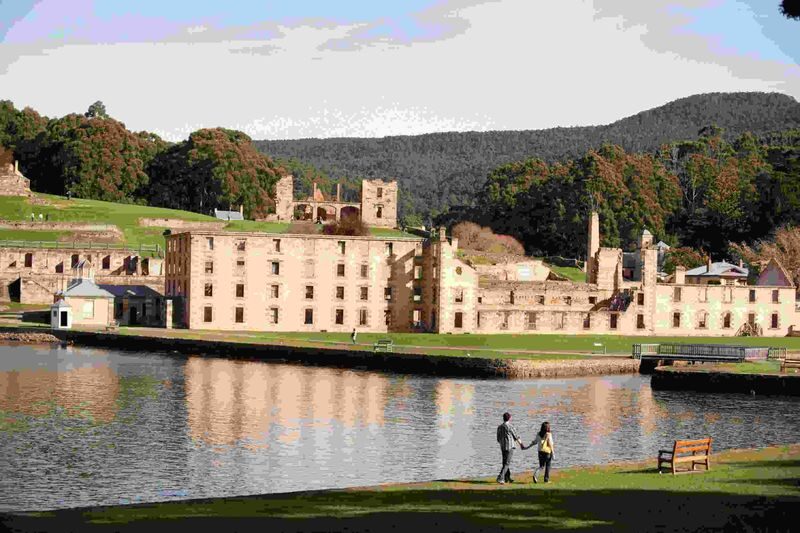 Tasmania 5-Day Aurora Viewing & Classic Attractions Tour - Day 2: Waterfall Bay cliffs and Port Arthur