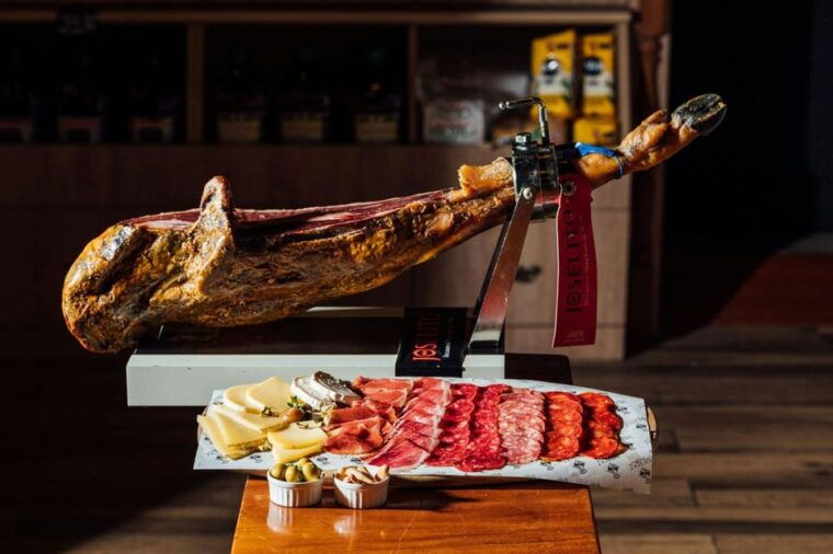 Taste Barcelona: Tapas & Wine Experience - Experiencing Barcelonas History and Culture