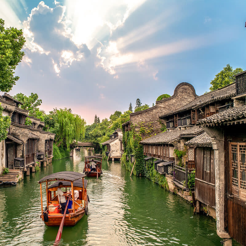 Taste Jiangnan: Hangzhou + Wuzhen 2-Day Tour - Wuzhen after dark is the main attraction