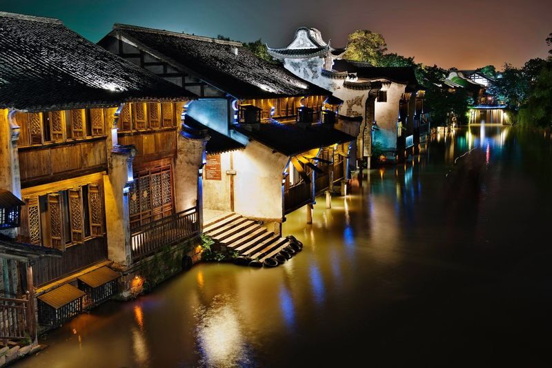 Taste Jiangnan: Hangzhou + Wuzhen 2-Day Tour - Guides, group changes, and the pace