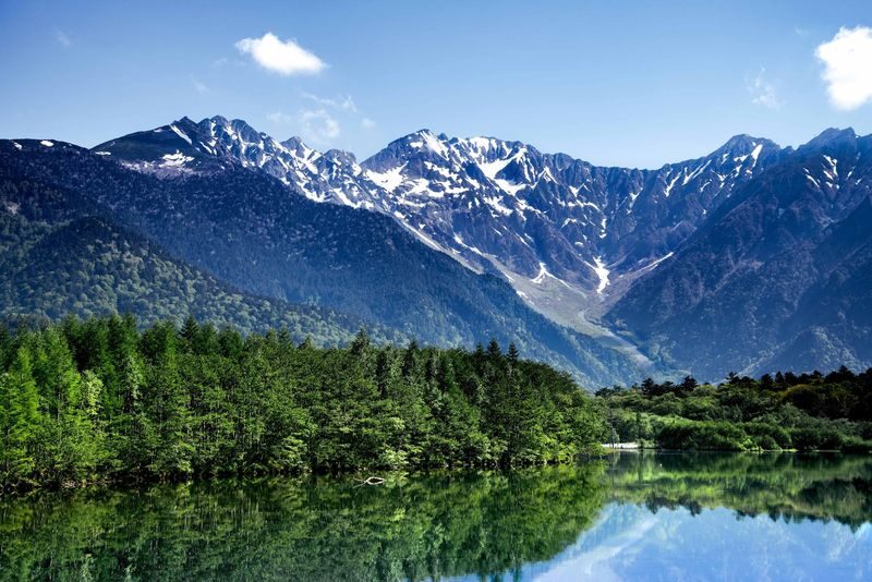 Tateyama Kurobe Alpine Route (including Tateyama Kurobe transportation ticket) & Kamikochi 2-Day Tour - Guides, group pace, and what the reviews tell you