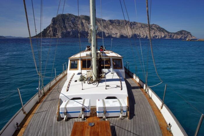 TAVOLARA TOUR WITH 15 METERS VINTAGE SAILBOAT WITH APERITIF - FAQs