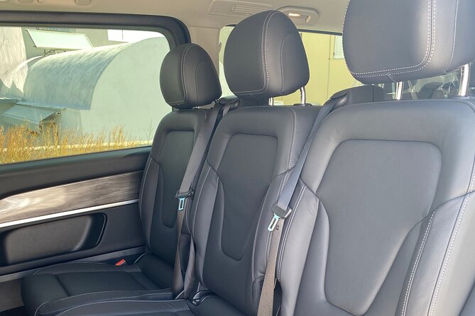 Taxi Service Limo - Inclusive Amenities for a Comfortable Ride