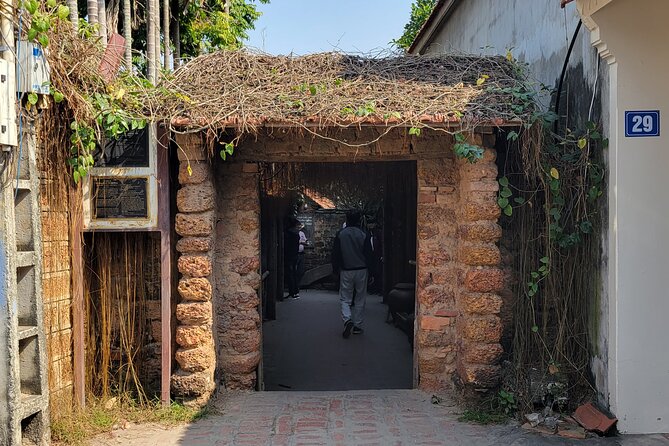 Tay Phuong Pagoda and Duong Lam Ancient Village With Biking - Exploring Tay Phuong Pagoda