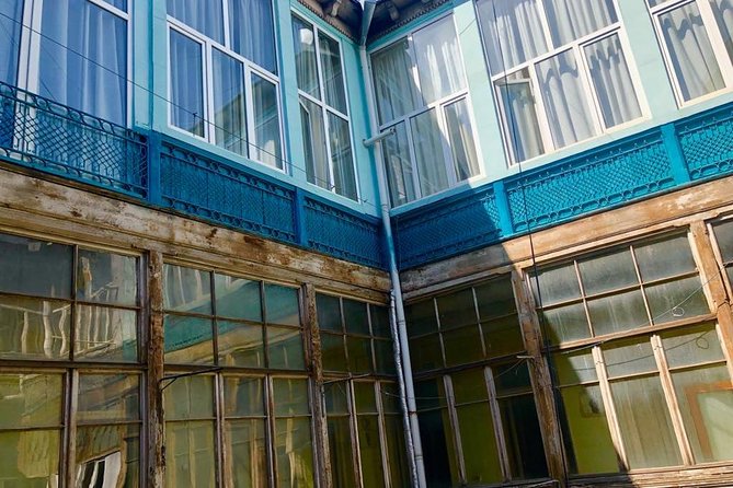 Tbilisi Beyond Facades - Local Interactions and Traditions