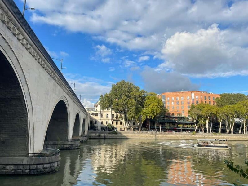 Tbilisi: Central Parks and Beautiful Cafes with 5 Tastings - Cultural Sights and Artistic Highlights