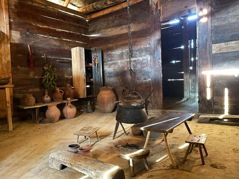 Tbilisi: Elegance of Traditional Architecture & Turtle Lake - An In-Depth Look at the Tour Experience