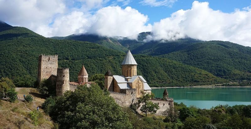 Tbilisi Kazbegi View Tour with Gergeti Trinity - Lunch can take a bite out of sightseeing time