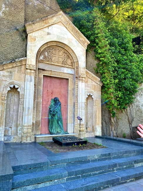 Tbilisi: Mystical Sololaki District and Vera Cemetery Tour - FAQ