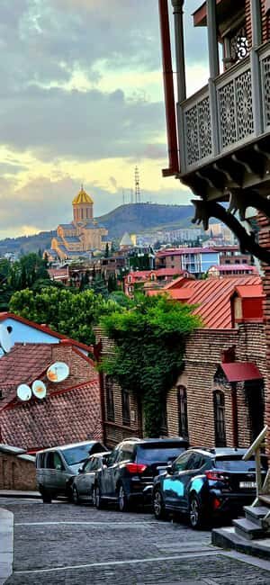 Tbilisi: Private Old Town & Sololaki Walking Tour with Lunch - Good To Know