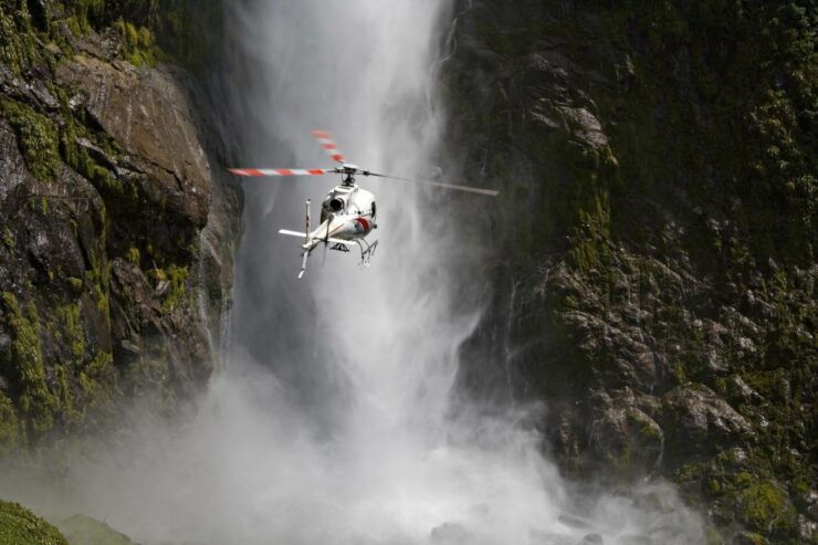 Te Anau: Milford Sound Scenic Flight With Lakeside Landing - Flight Experience