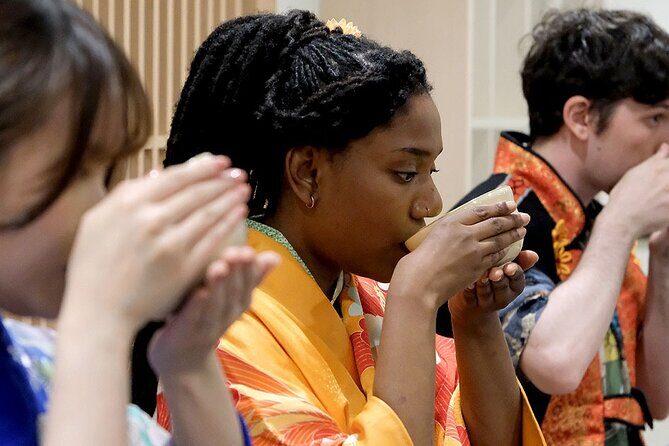 Tea and Calligraphy Session at a Table in Osaka - Who is this experience best for?