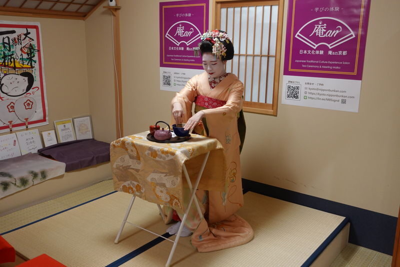 Tea Ceremony, Dance and Game with Japanese Maiko - A Kyoto encounter in 45 minutes