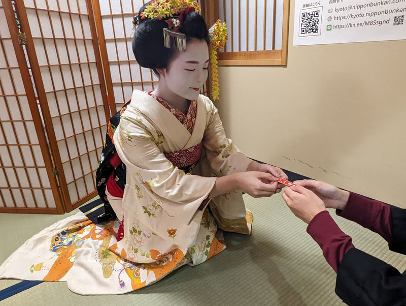 Tea Ceremony, Dance and Game with Japanese Maiko - Dance, questions and the game