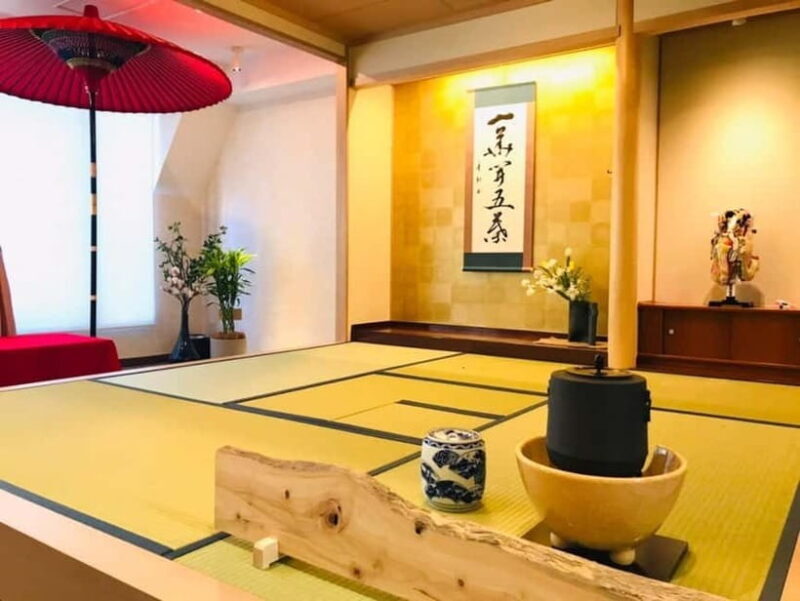 Tea ceremony experience in Japanese-style room 60min - Authenticity in a Historic Setting