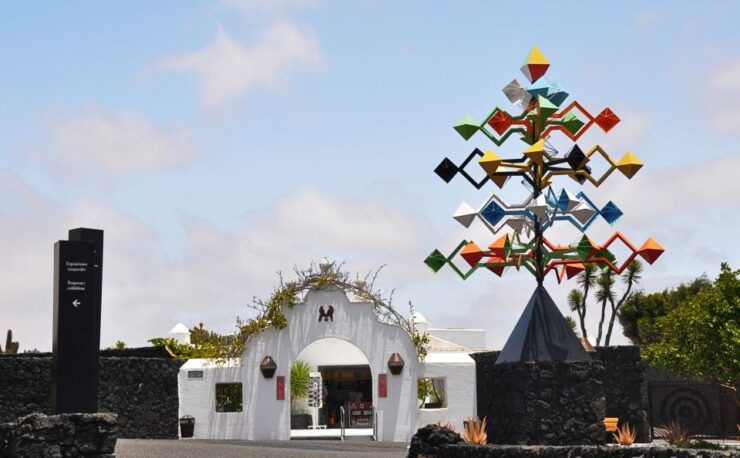 Teguise: Market and César Manrique Foundation Tour - Pickup and Cancellation Policy