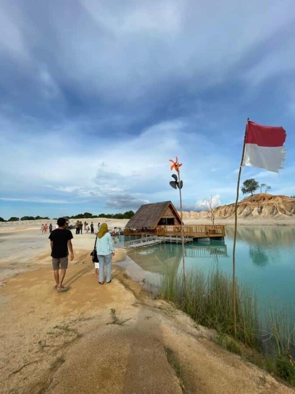 Teluk Sebong: Bintan Desert and Blue Lake Trip - Authentic Insights from Reviewers