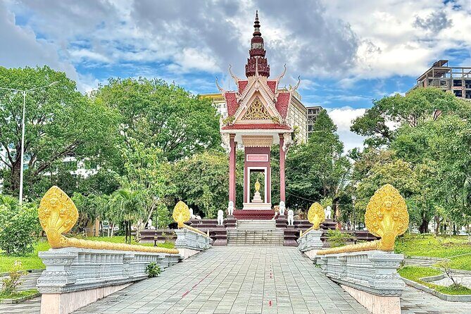 Temple and Local Market in Sihanoukville History tour - A Closer Look at the Tour Experience