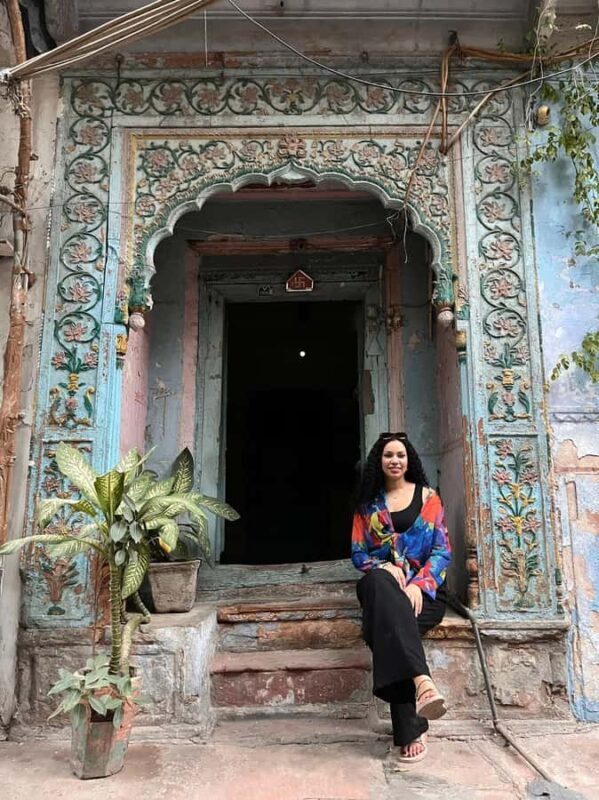 Temples, Bazaars & FoodTasting in OldDelhi with female Guide - An In-Depth Look at the Tour