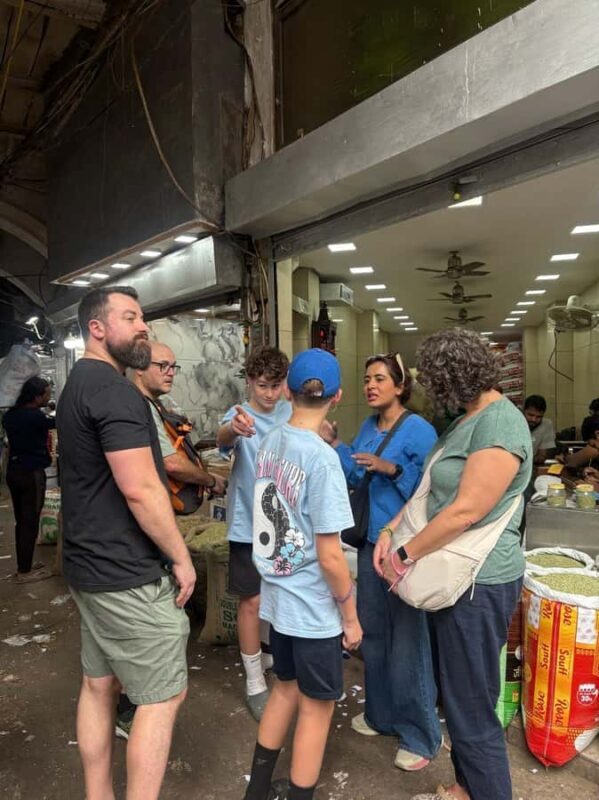 Temples, Bazaars & FoodTasting in OldDelhi with female Guide - FAQ