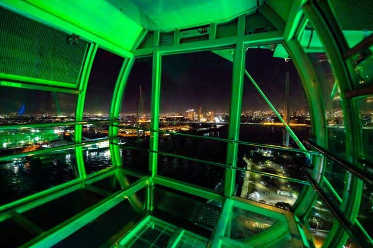 TEMPOZAN Giant Ferris Wheel - Standard cabin or clear-floor view?