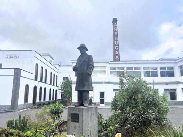 Tenerife: Gran Canaria Full-Day Guided Tour With Aquarium - Rum Production at Destilería Arehucas