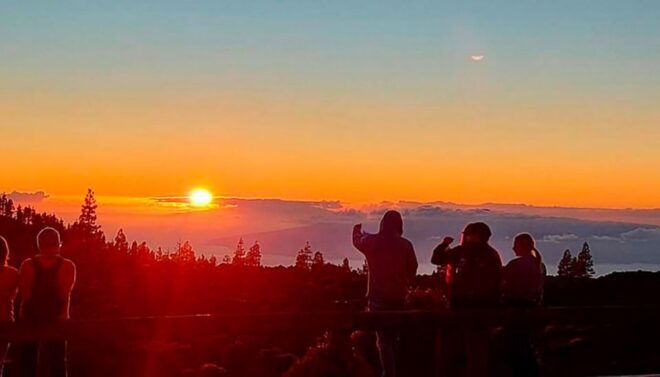 Tenerife: Teide Sunset Night Tour With Dinner and Stargazing - Escaping to Nature and Stars