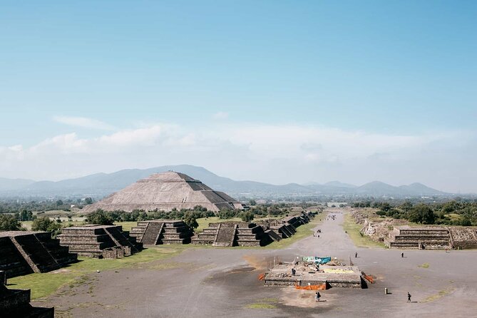 Teotihuacan, Basilica of Guadalupe, Tlatelolco and Tequila Tour - Basilica of Guadalupe
