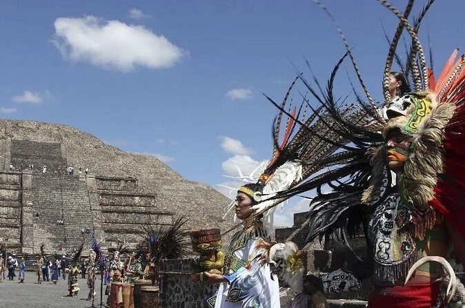 Teotihuacán Pyramids and Basilica shared tour from CDMX - In The Sum Up
