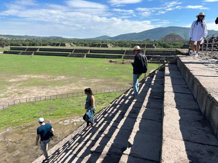 Teotihuacan Pyramids Expressed Without Tourist Traps. - Transportation and Inclusions