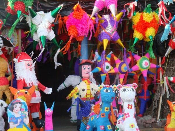 Teotihuacan: Visit Pyramids and Craft a Colorful Piñata - Food and Breaks