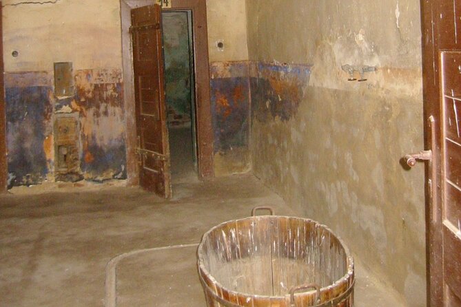 TEREZIN WWII Concentration Camp - With PERSONAL PRAGUE GUIDE - Meeting and Pickup