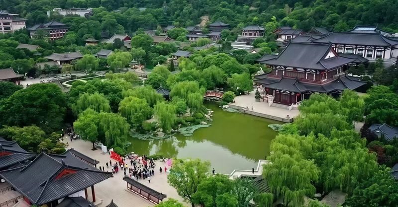 Terracotta Warriors, Lishan Garden, and Huaqing Palace Day Tour in Xian - Huaqing Palace: imperial stories and an optional show