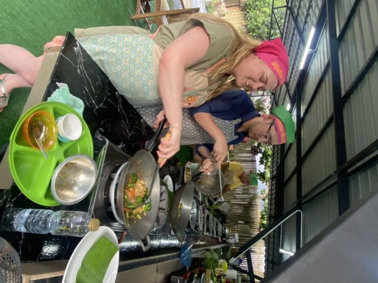 Thai Cooking Class With Market Tour and Fruit Tasting - Experience Highlights