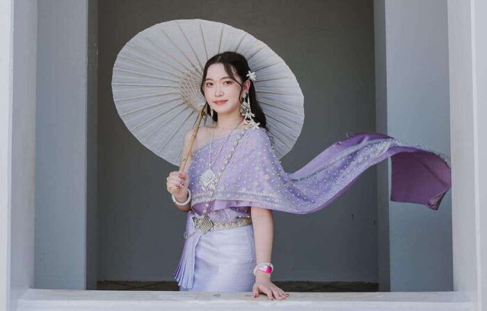 Thai Costume Photographer at Wat Arun/Pho in Bangkok - Wat Arun: An Iconic Temple Setting